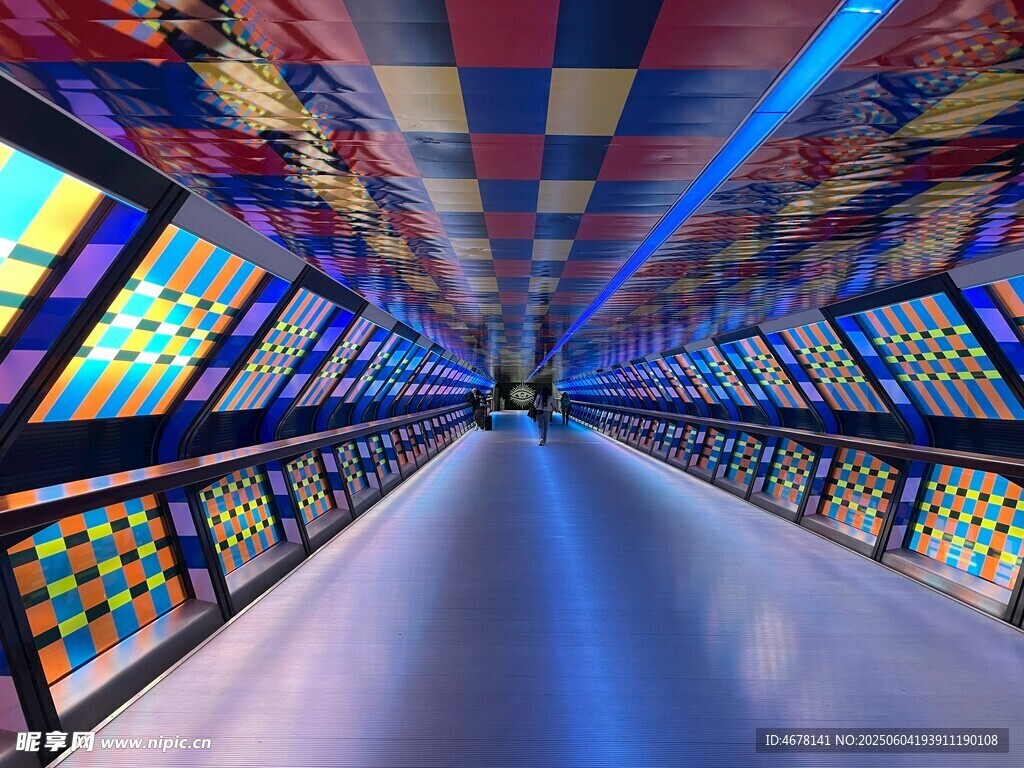 夢幻彩色隧道空間場景