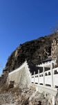 山間白色建筑景觀