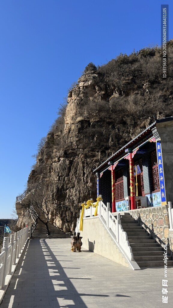 懸崖邊的中式建筑景觀