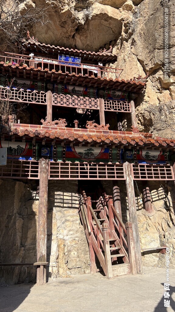 古老石窟建筑風貌