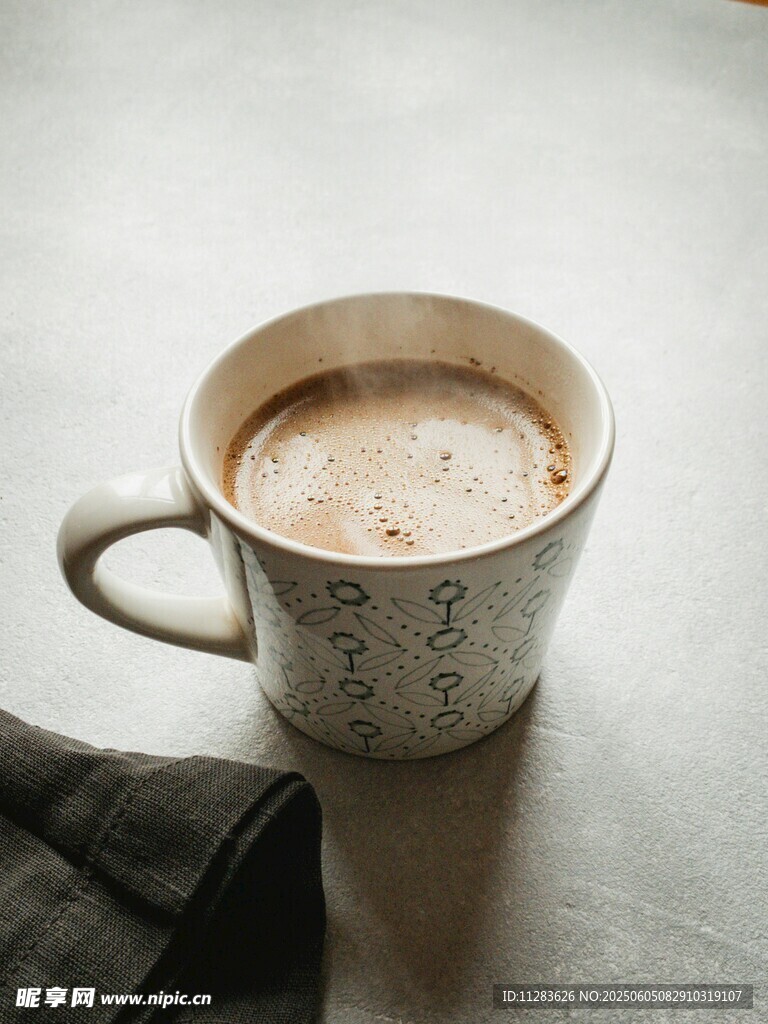 白色杯中的熱飲