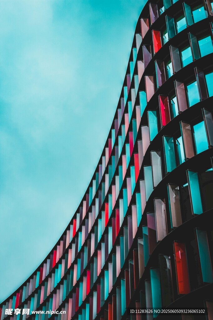 現代弧形建筑外觀風采