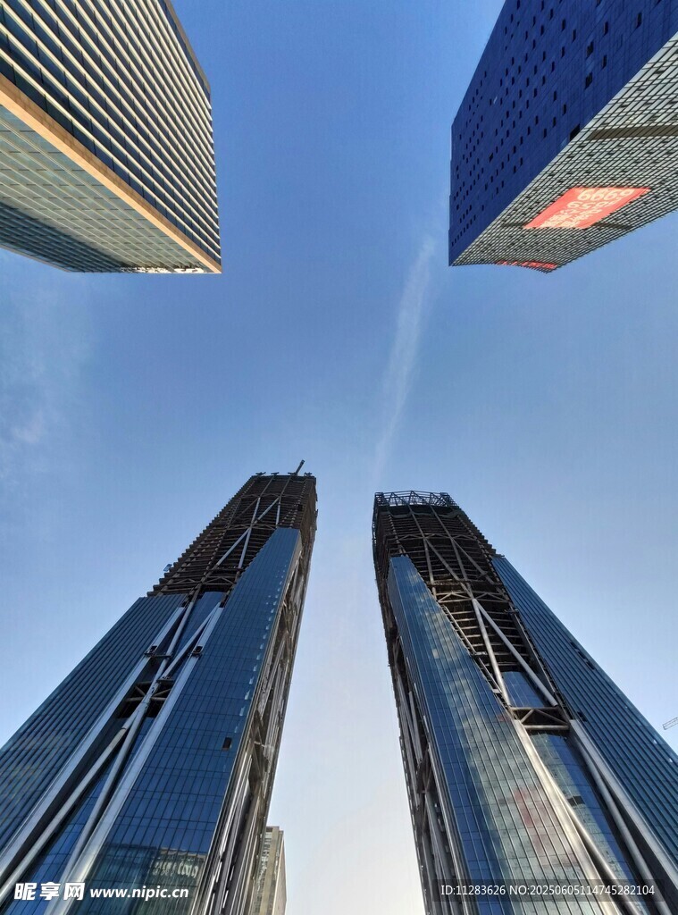 仰觀都市摩天大樓