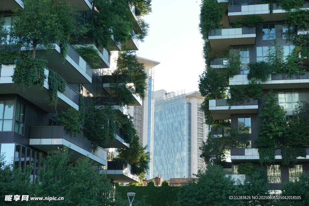 垂直綠化的現(xiàn)代建筑景觀