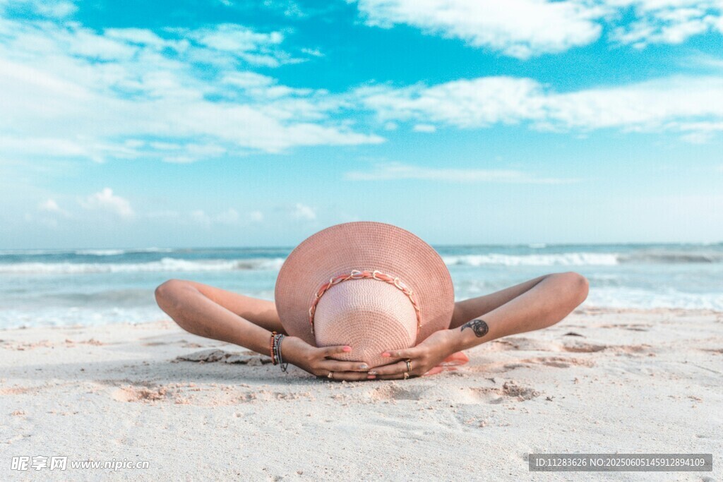 海灘上的冥想者