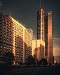 黃昏下的城市高樓景觀
