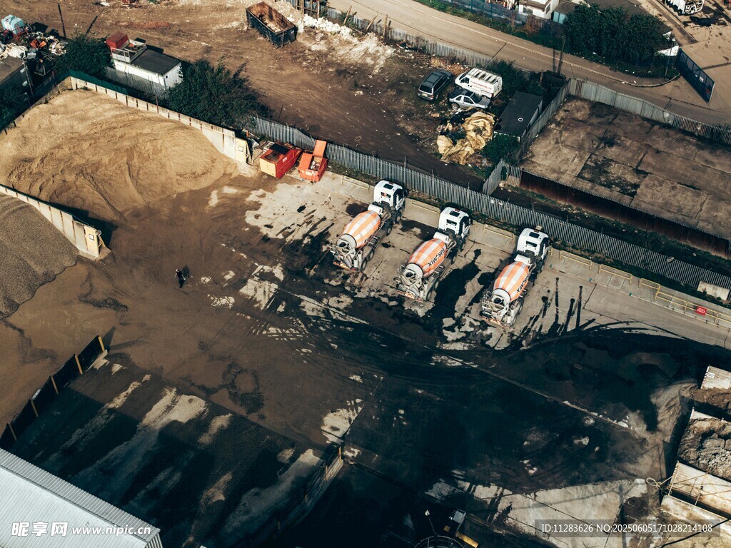 俯瞰工地施工場景