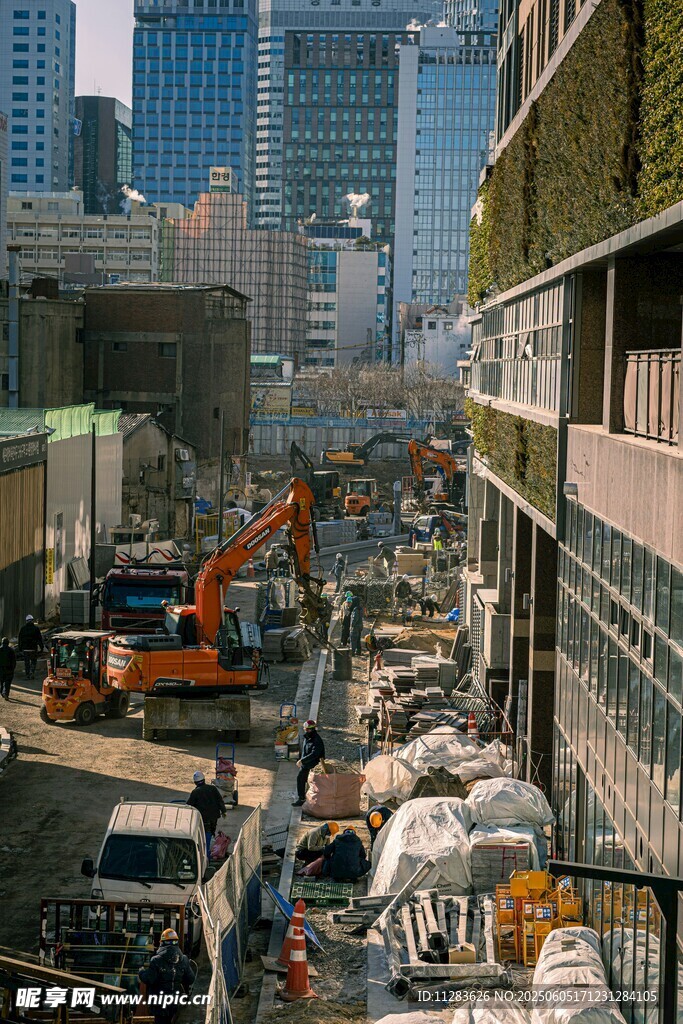 城市街道施工場景