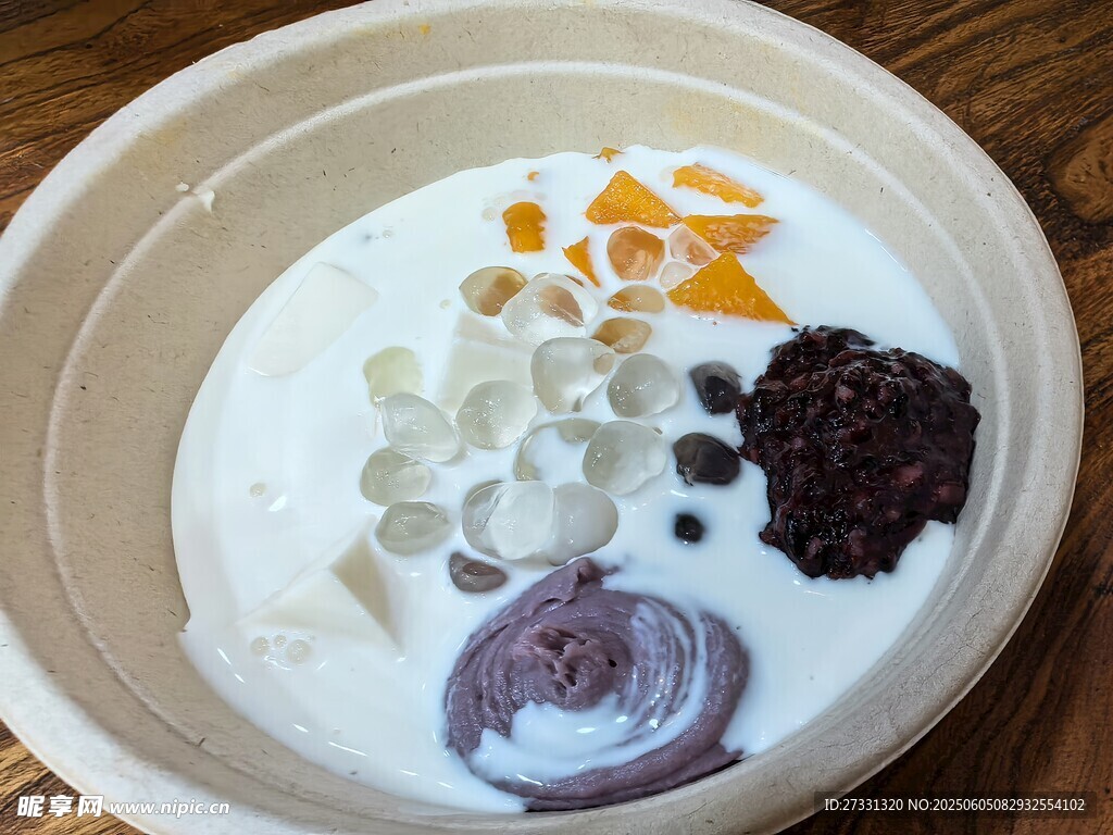 美味營養的多料牛奶甜品
