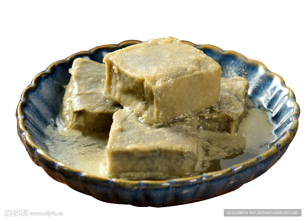 藍盤裝的美味豆腐塊