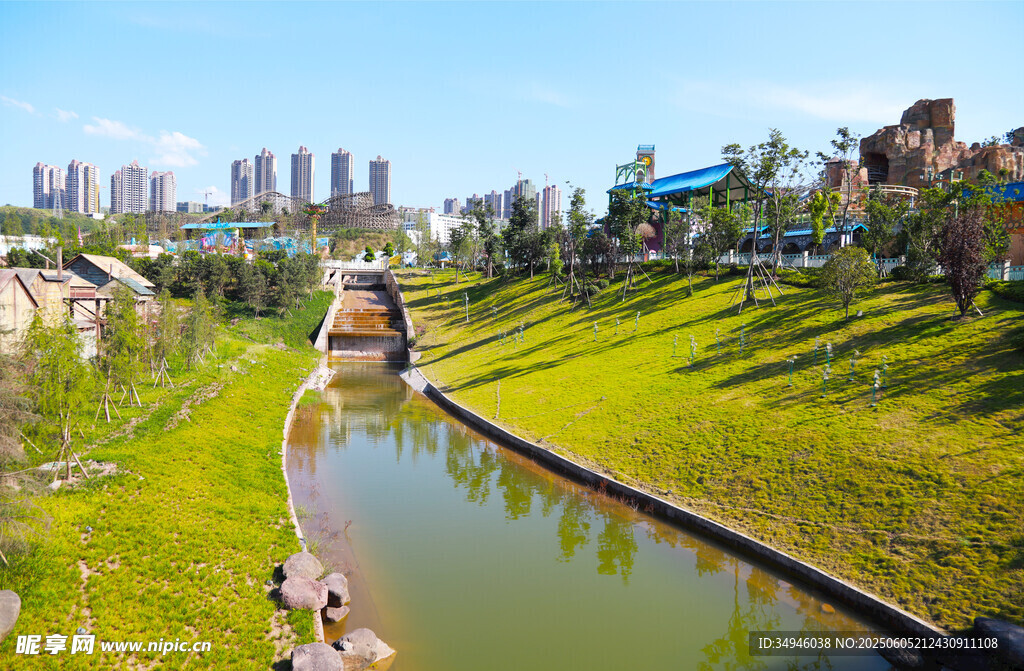 城市河畔美景