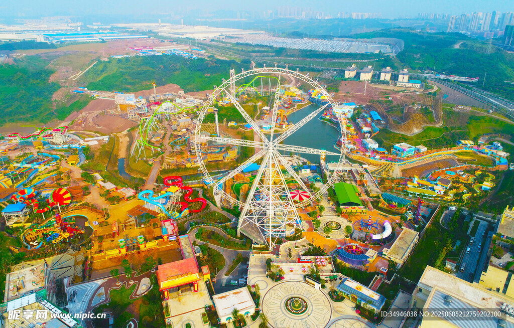 俯瞰繽紛多彩的游樂園