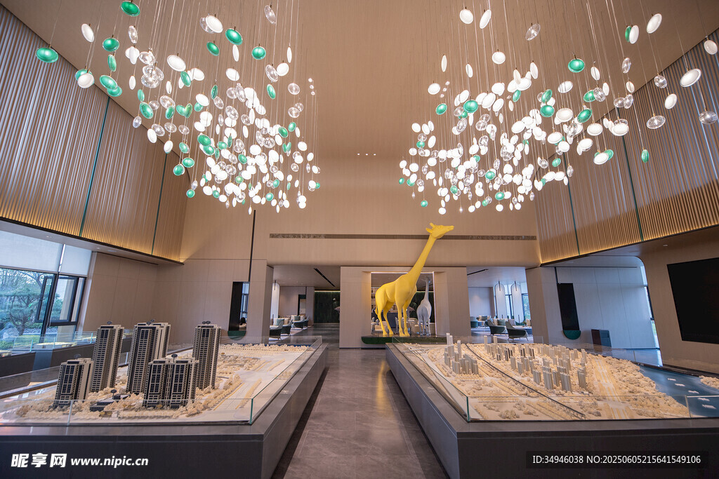 現(xiàn)代展廳內(nèi)的精致展示場景