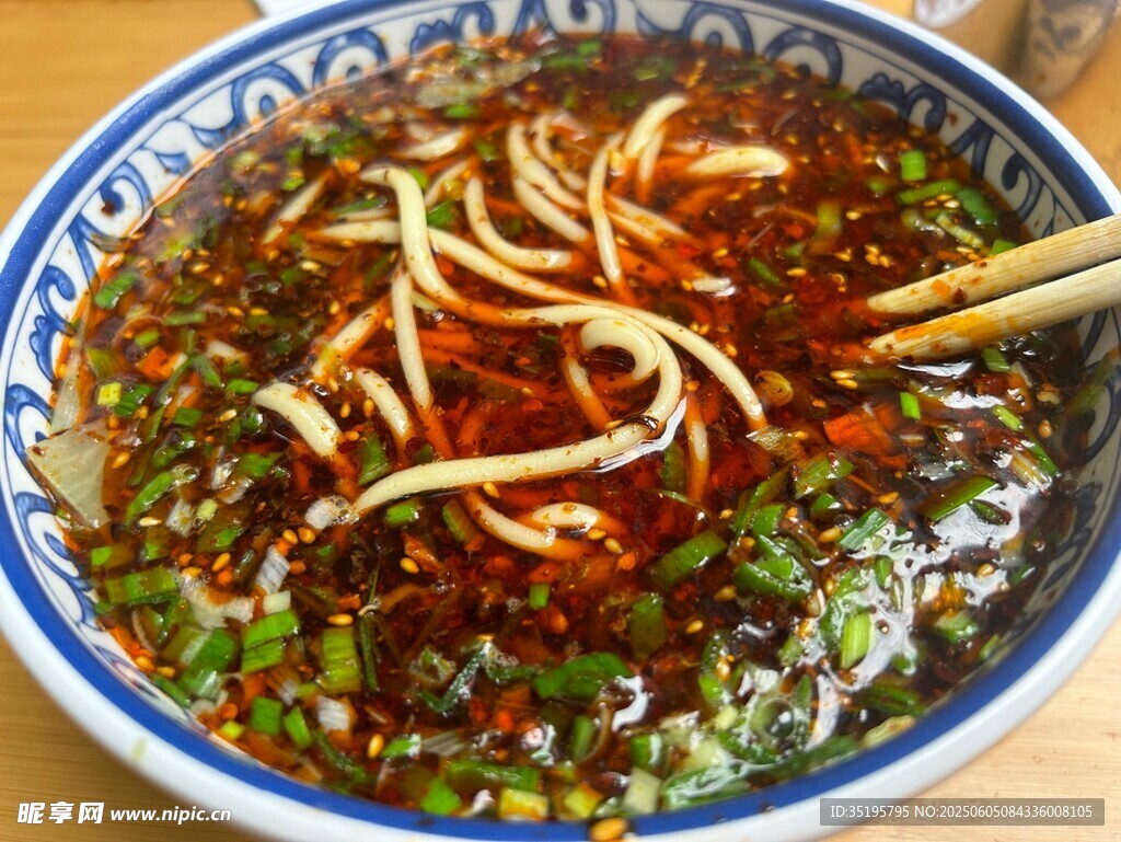 美味香辣的特色風味面條