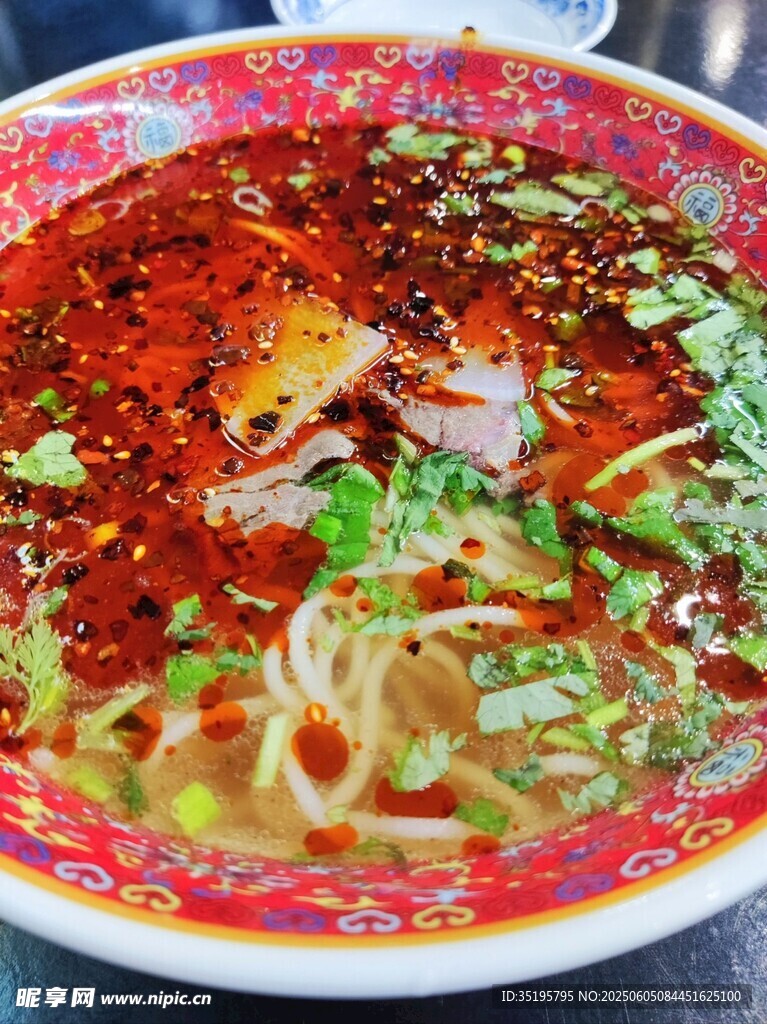 紅油飄香的美味牛肉面