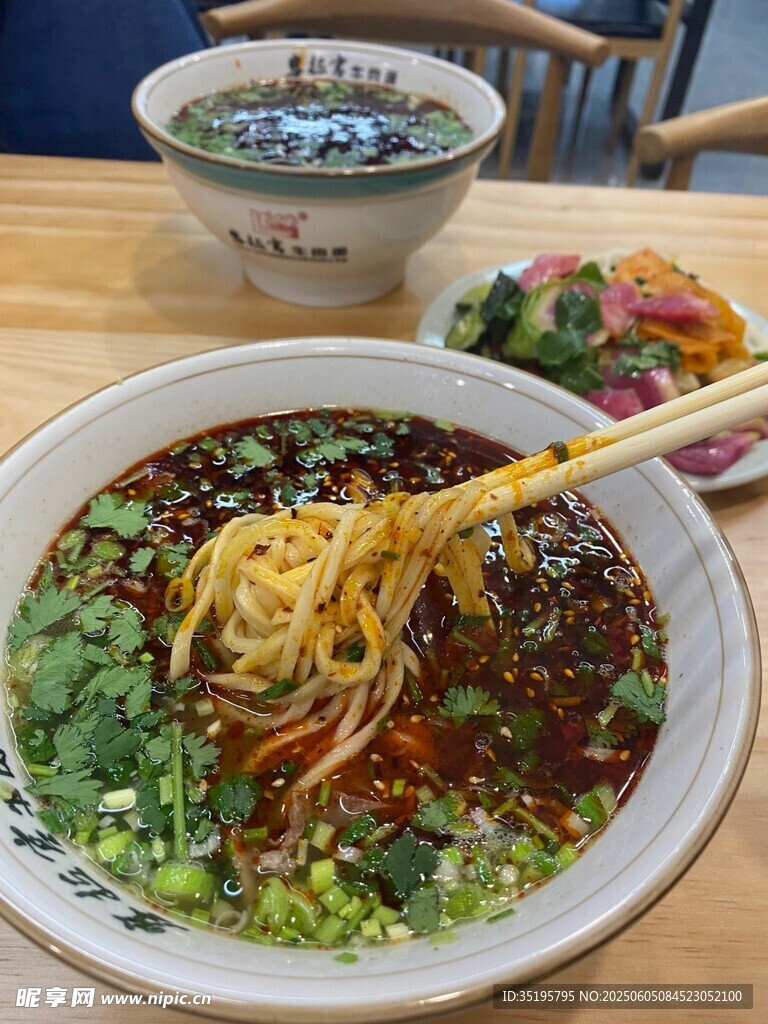 美味誘人的特色重慶小面