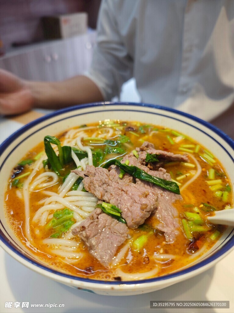 美味牛肉湯面誘人呈現(xiàn)