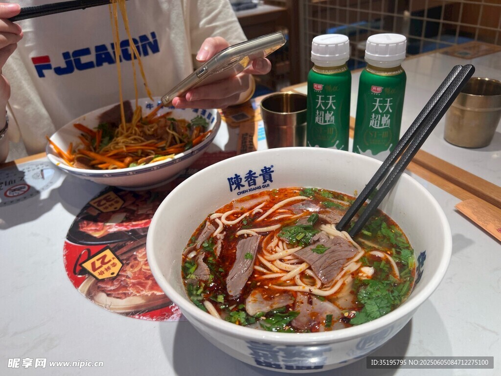 美味牛肉面及多樣配菜