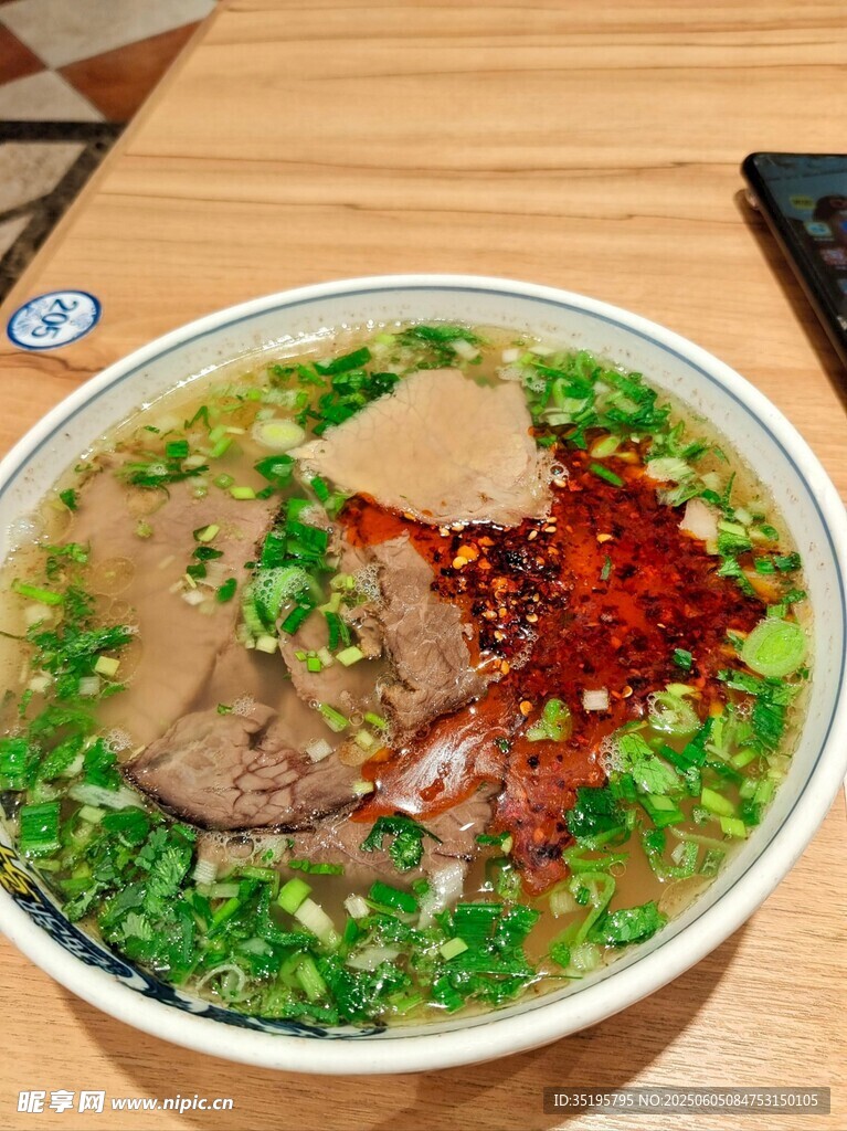 美味牛肉湯面誘人呈現