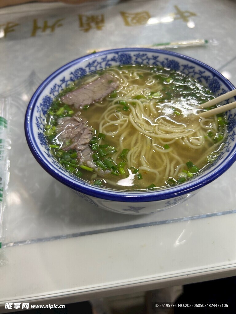 美味牛肉湯面誘人呈現(xiàn)
