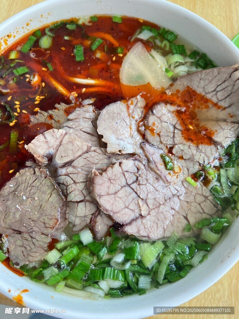 美味牛肉湯面誘人呈現(xiàn)