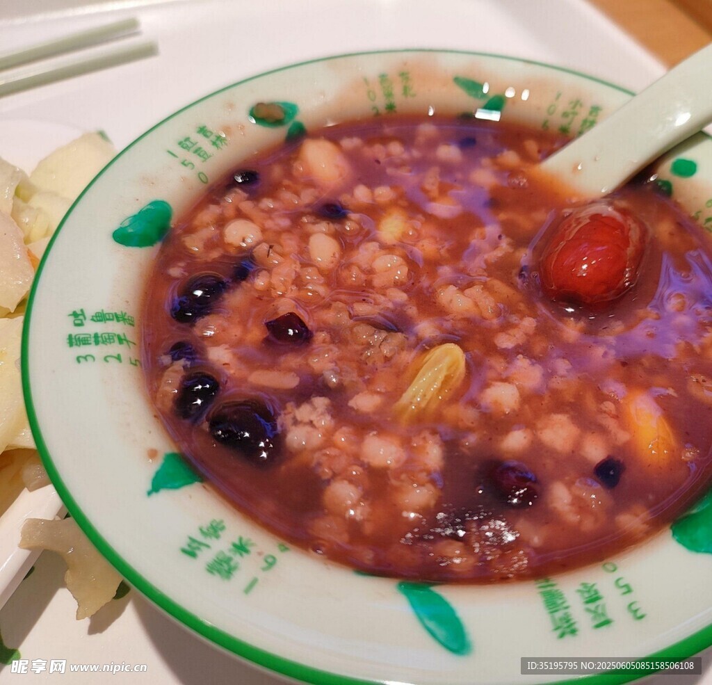 營(yíng)養(yǎng)美味的多彩八寶粥
