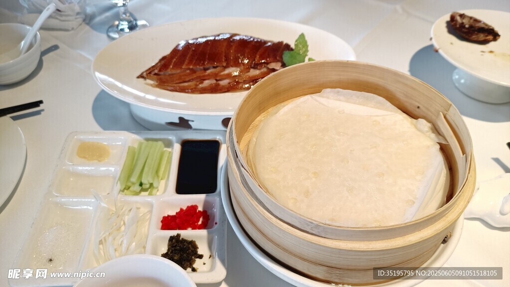 中式蒸籠美食擺桌場景