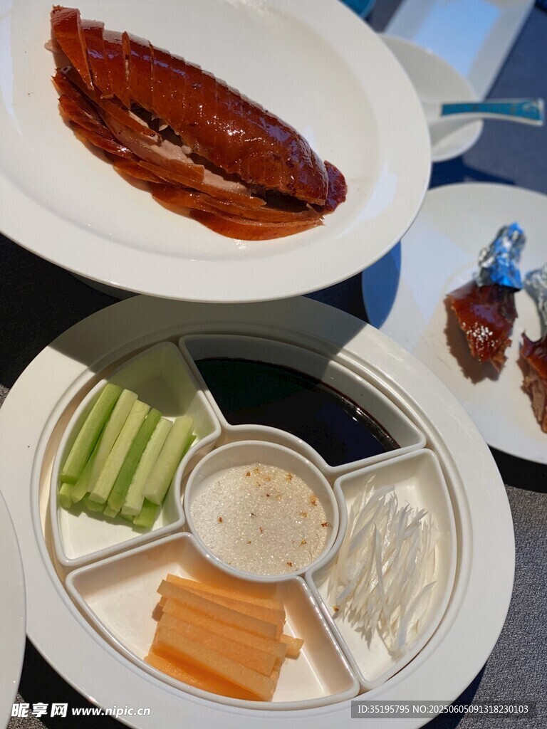 美味烤鴨及配菜拼盤