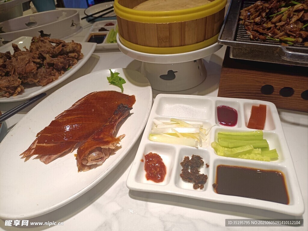 美味烤鴨套餐及多樣配料