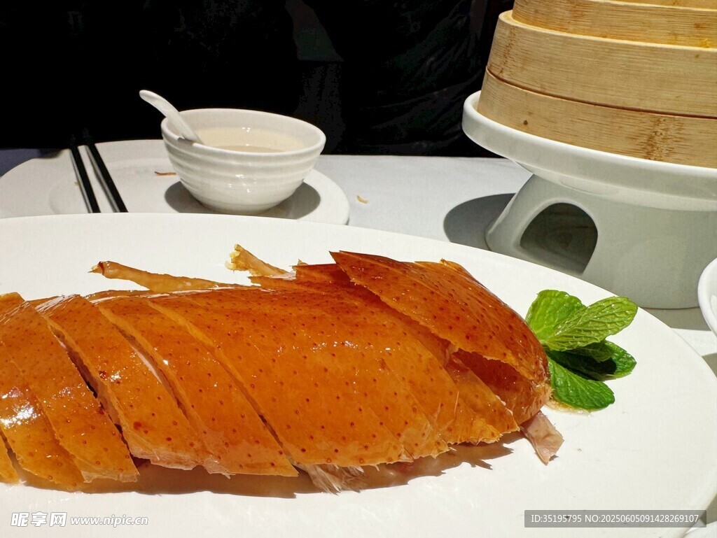 美味切片烤鴨擺盤精致