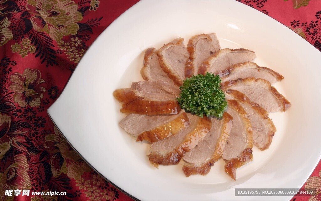 美味切片鹵肉擺盤精致