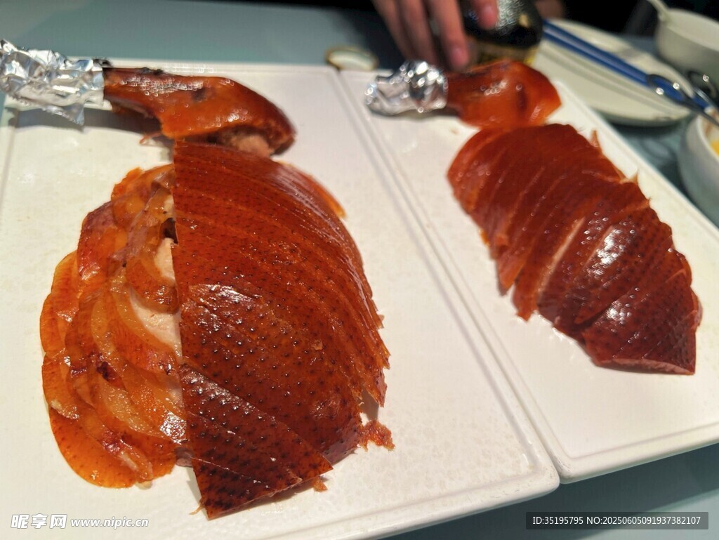 美味誘人的傳統(tǒng)北京烤鴨