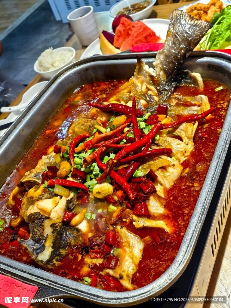 香辣烤魚誘人美食盛宴
