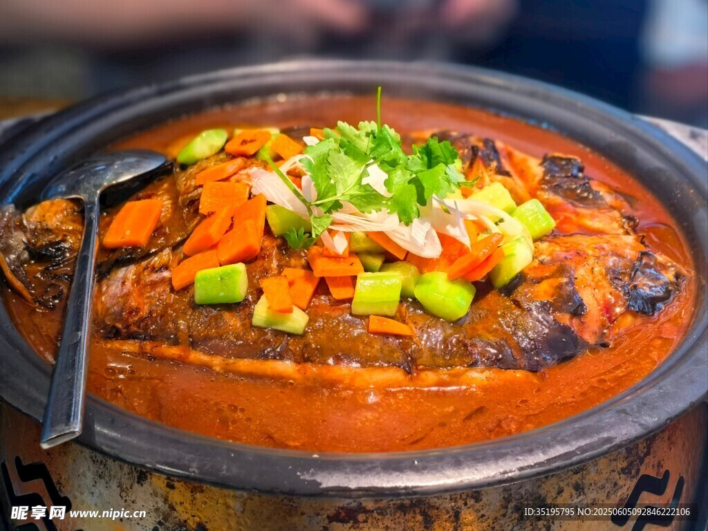 美味香辣烤魚熱氣騰騰