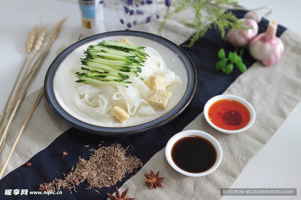 中式美味菜肴與調料組合