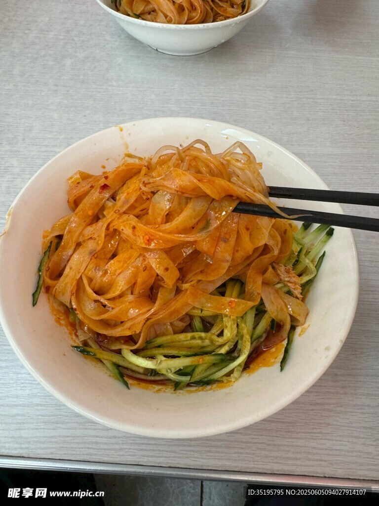 涼拌時(shí)蔬粉條