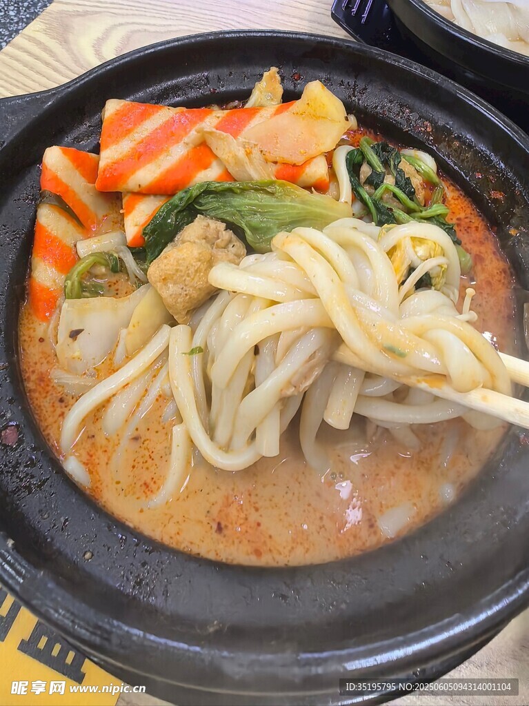美味韓式石鍋雜蔬拉面