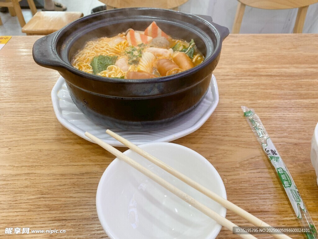 砂鍋美食配筷子