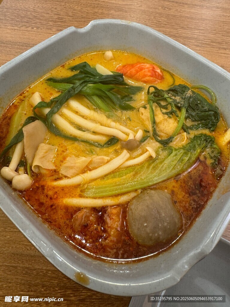 美味麻辣燙食材豐富誘人