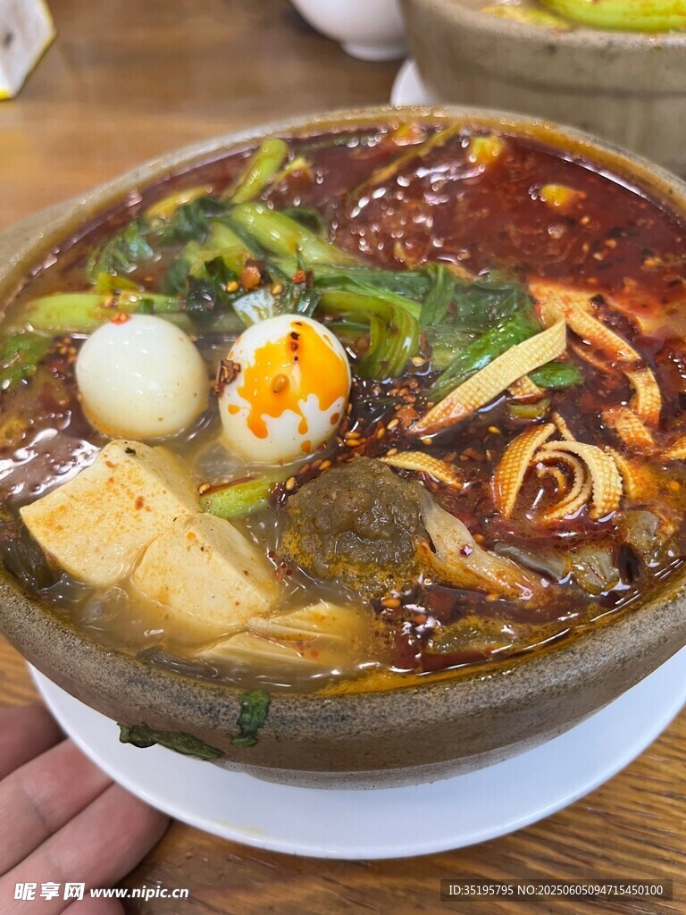 美味豐盛的特色大碗麻辣燙