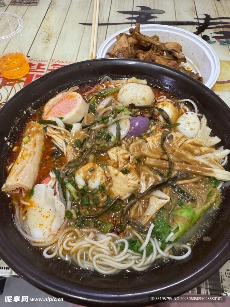 美味海鮮面大份超滿足