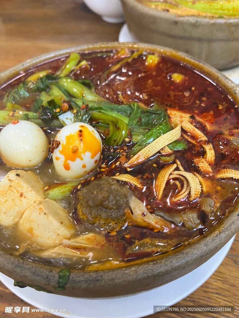 美味豐盛的特色風(fēng)味大碗面