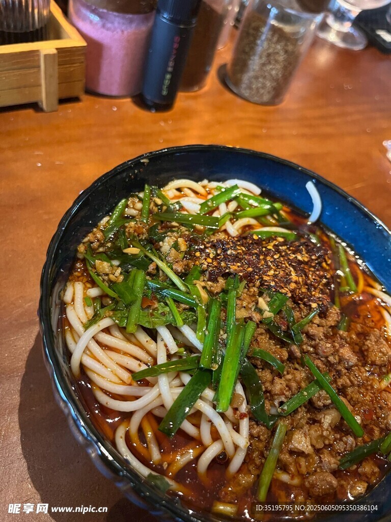 美味肉醬拌面