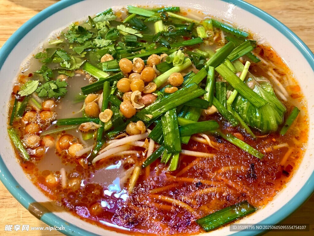 美味香辣蔬菜面條