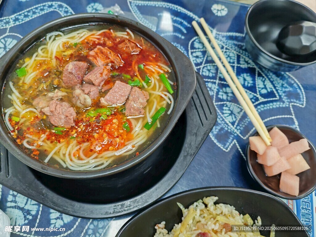 美味火鍋米線誘人美食