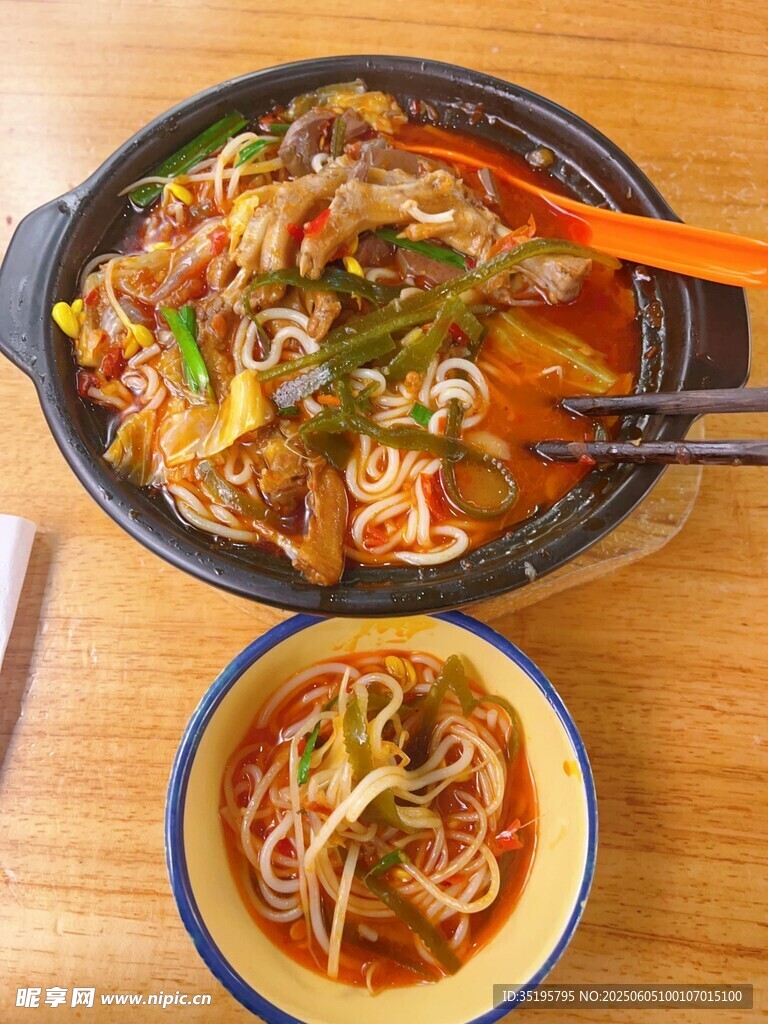 美味韓式拌飯與湯面