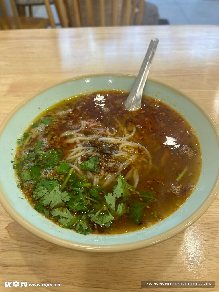 美味熱湯面