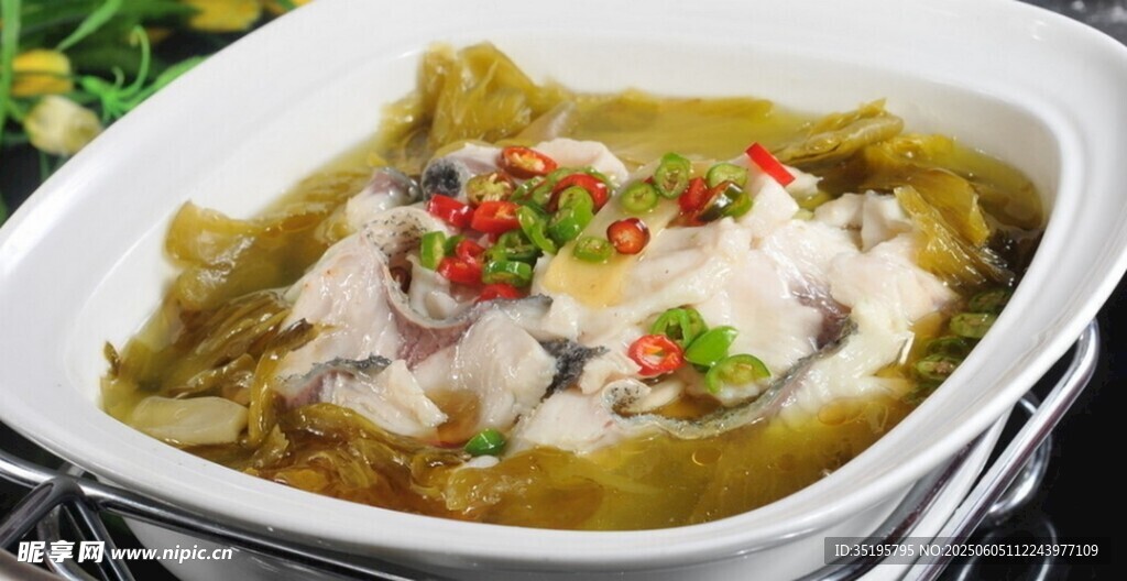 美味酸菜魚片砂鍋料理
