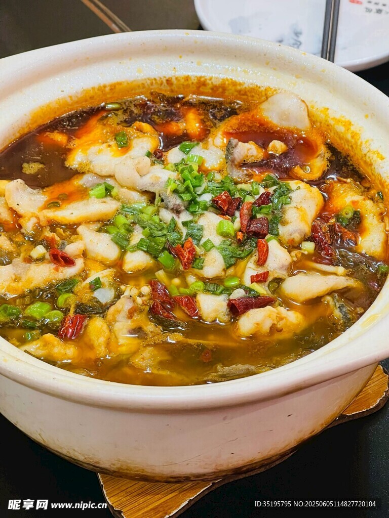 鮮香酸菜魚誘人上桌