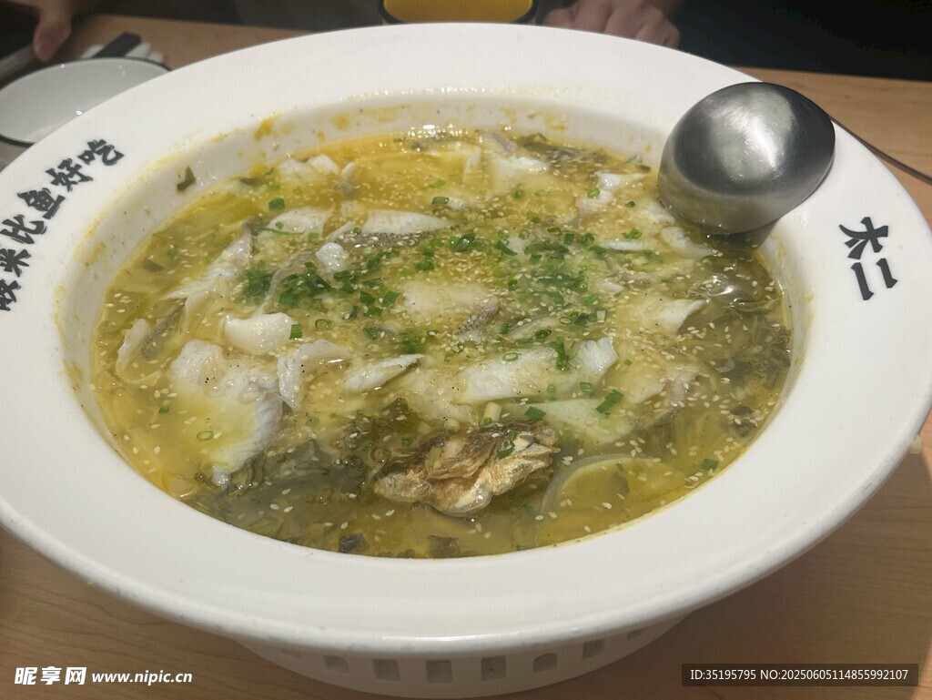 鮮香酸菜魚誘人上桌